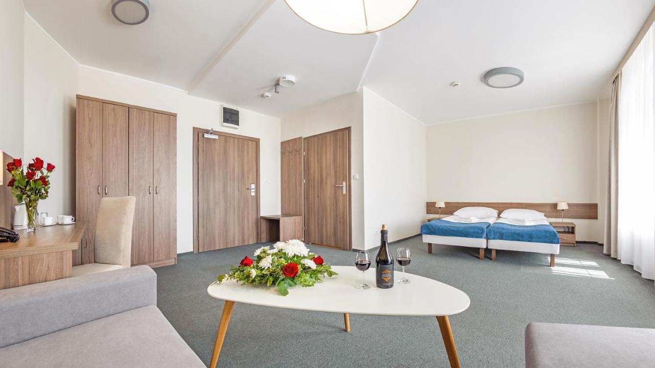 Hotel Zorza Kolobrzeg Bagian luar foto