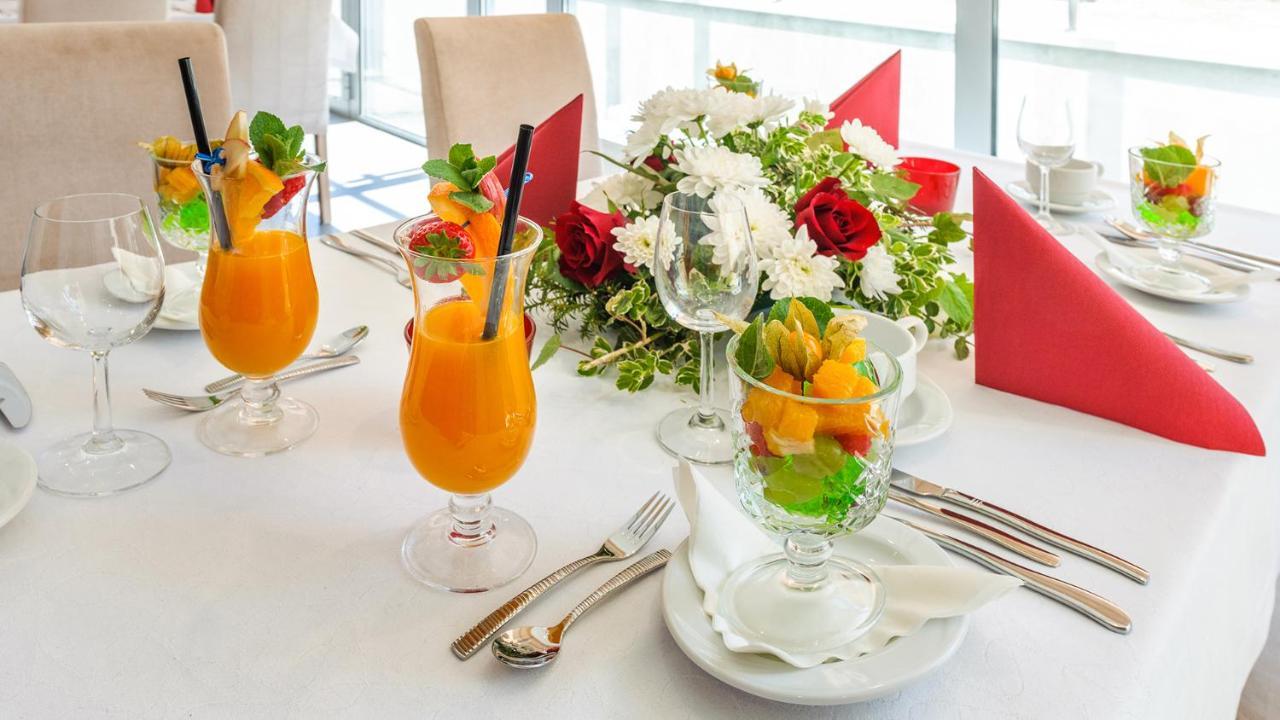 Hotel Zorza Kolobrzeg Bagian luar foto