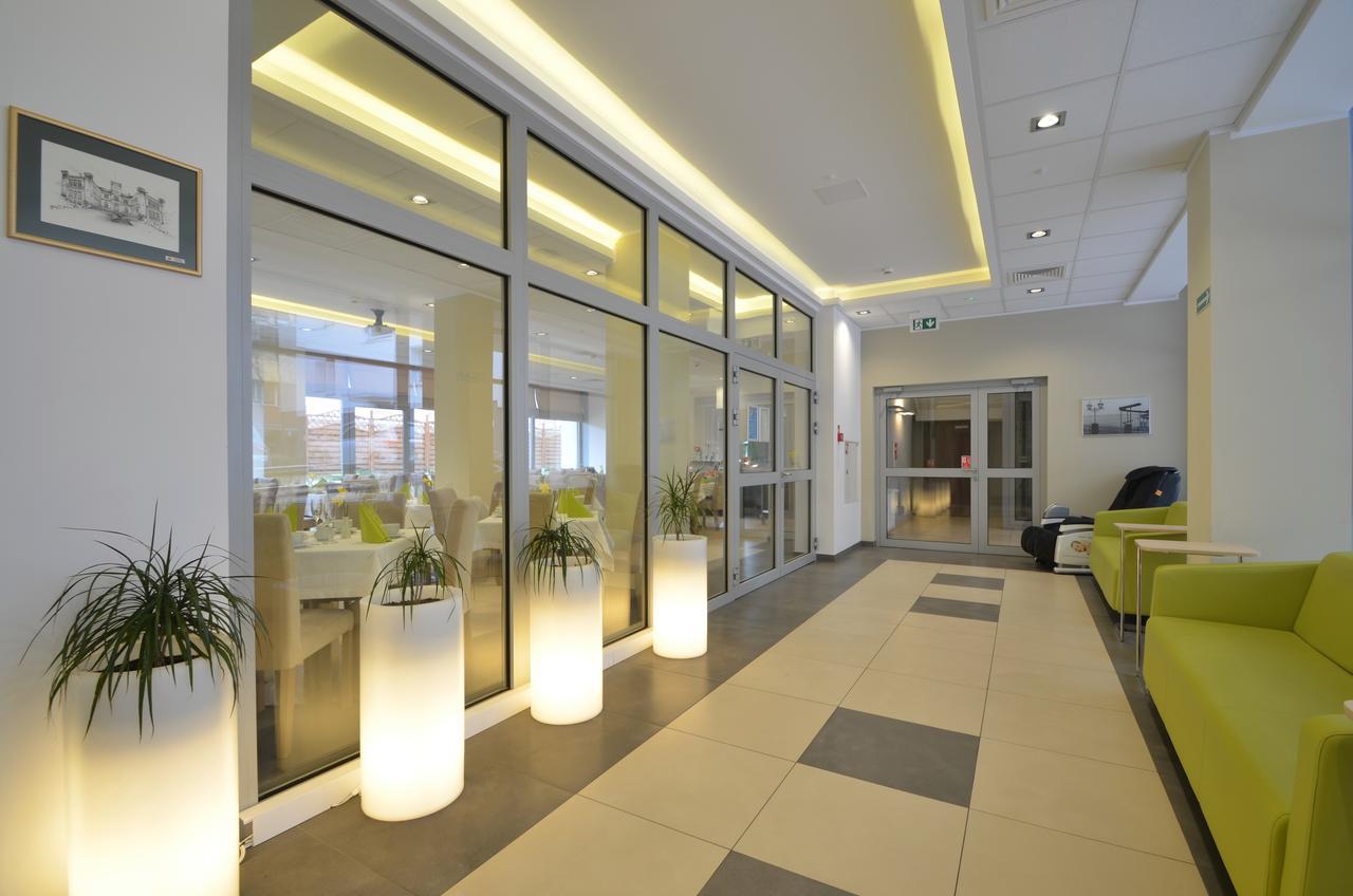 Hotel Zorza Kolobrzeg Bagian luar foto